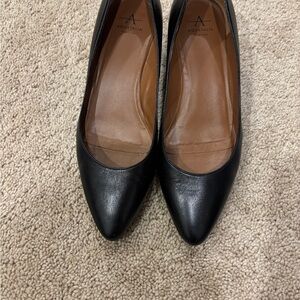 Aquatalia Women's Black Leather Pumps